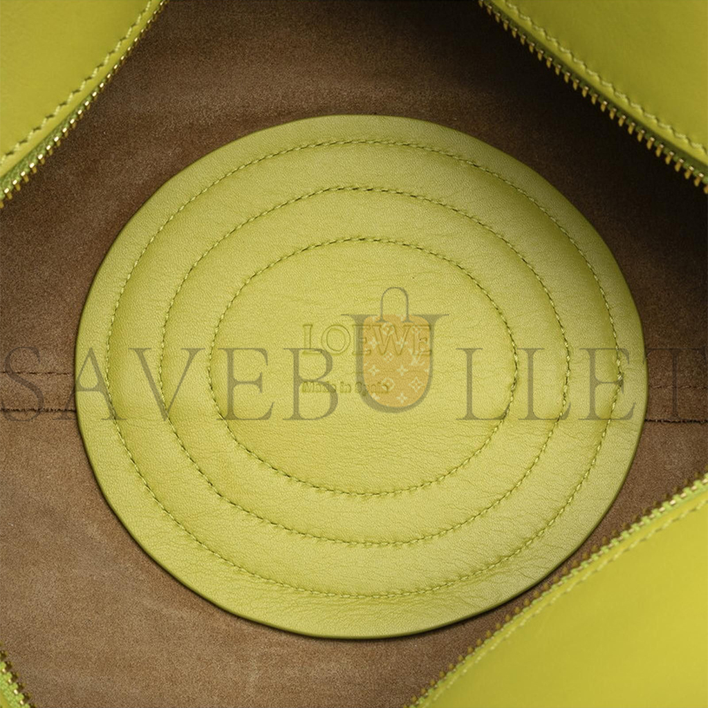 l*ew* small paseo bag in shiny nappa calfskin a709p48x02 (35*21*11.5cm)